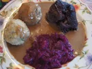 Rouladen XXL mit Rahm-Sauce, Apfel Rotkohl und bayrischen Semmelknödeln - Rezept - Bild Nr. 2