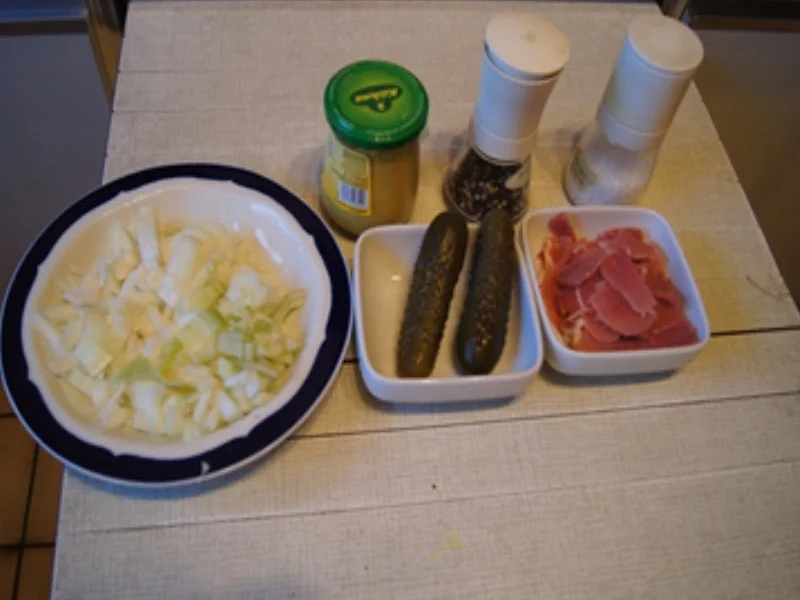 Rouladen XXL mit Rahm-Sauce, Apfel Rotkohl und bayrischen Semmelknödeln - Rezept - Bild Nr. 3