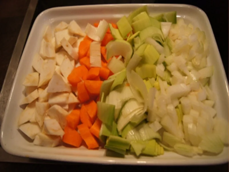 Rouladen XXL mit Rahm-Sauce, Apfel Rotkohl und bayrischen Semmelknödeln - Rezept - Bild Nr. 11