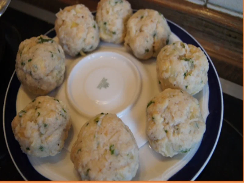 Rouladen XXL mit Rahm-Sauce, Apfel Rotkohl und bayrischen Semmelknödeln - Rezept - Bild Nr. 25