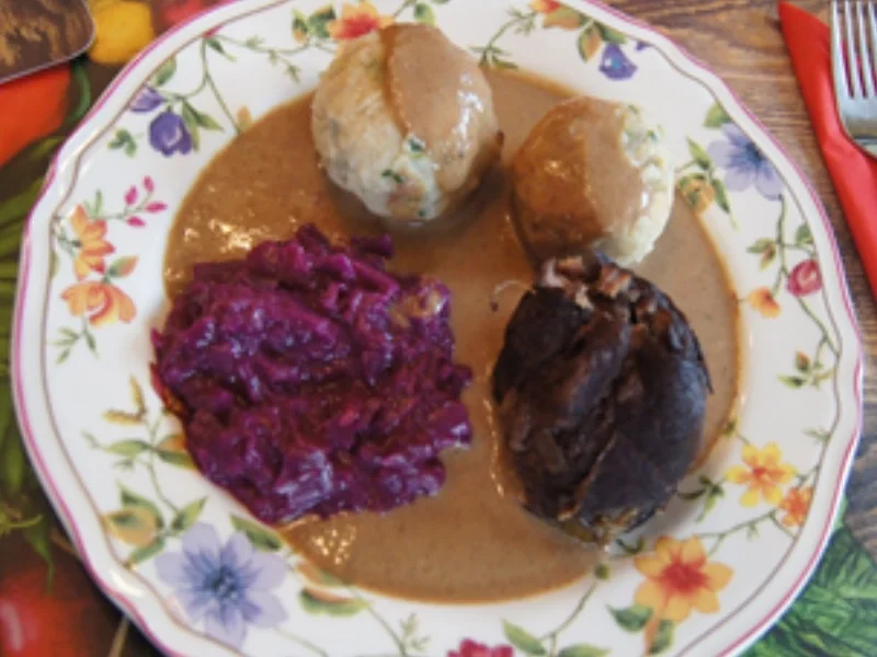 Rouladen XXL mit Rahm-Sauce, Apfel Rotkohl und bayrischen Semmelknödeln - Rezept - Bild Nr. 26