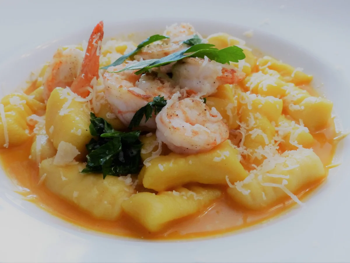 Gnocchi mit Garnelensauce und gebratenen Garnelen - Rezept - Bild Nr. 2