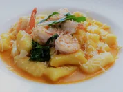 Gnocchi mit Garnelensauce und gebratenen Garnelen - Rezept - Bild Nr. 2