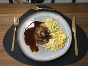 Dry Aged Beef mit Röstzwiebeln und zweierlei Knöpfle an Kalbsjus - Rezept - Bild Nr. 2