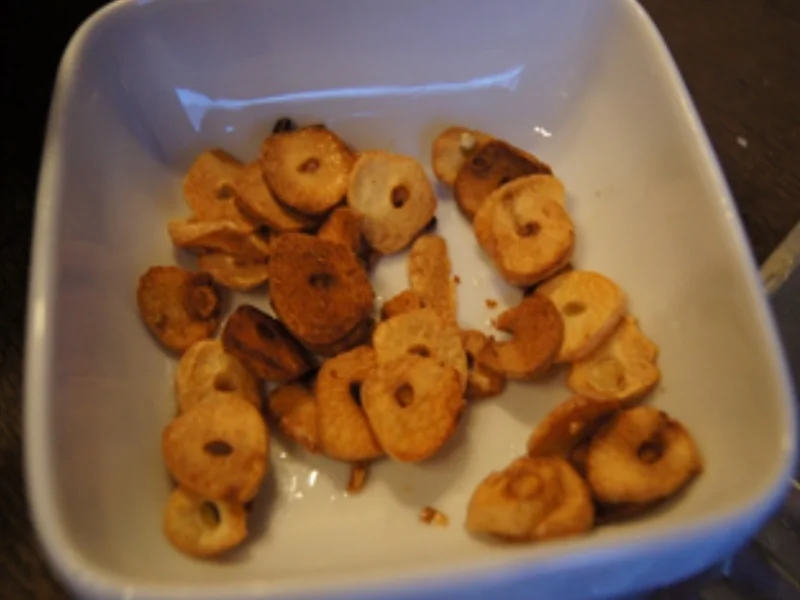 Gebratene Tofu-Würfel mit Zuckerschoten und Knoblauch im Wok - Rezept - Bild Nr. 6