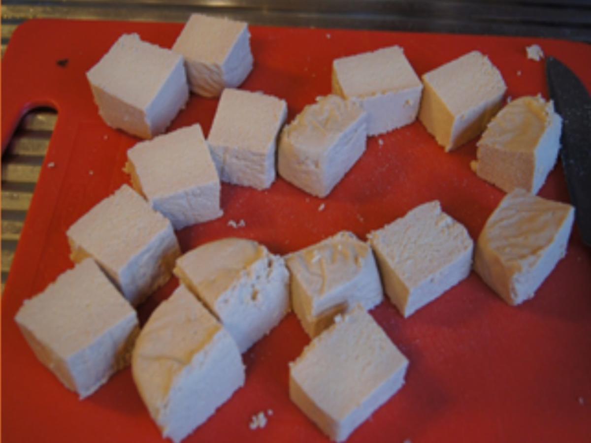 Gebratene Tofu-Würfel mit Zuckerschoten und Knoblauch im Wok - Rezept - Bild Nr. 13068