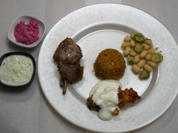 Lammkoteletts mit allerlei Gemüse, Knoblauchsoße und Tomatensud - Rezept - Bild Nr. 2