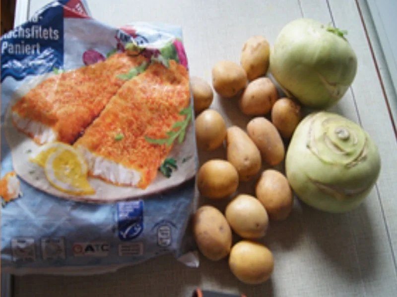 Alaska-Seelachsfilet mit Rahm-Kohlrabi und Pellkartoffel-Drillingen - Rezept - Bild Nr. 3