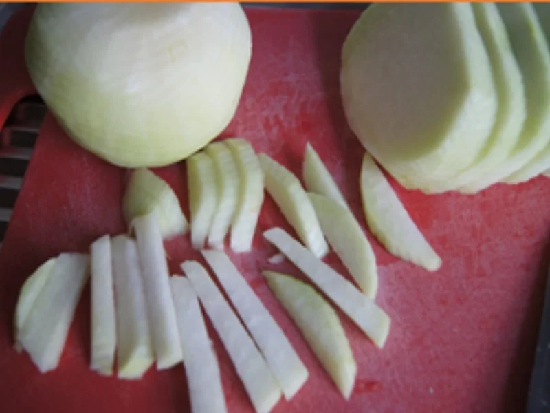 Alaska-Seelachsfilet mit Rahm-Kohlrabi und Pellkartoffel-Drillingen - Rezept - Bild Nr. 7