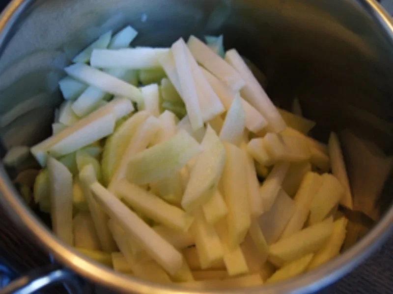 Alaska-Seelachsfilet mit Rahm-Kohlrabi und Pellkartoffel-Drillingen - Rezept - Bild Nr. 8