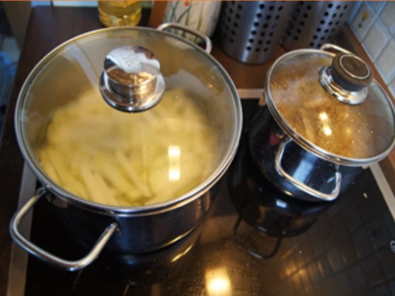 Alaska-Seelachsfilet mit Rahm-Kohlrabi und Pellkartoffel-Drillingen - Rezept - Bild Nr. 9