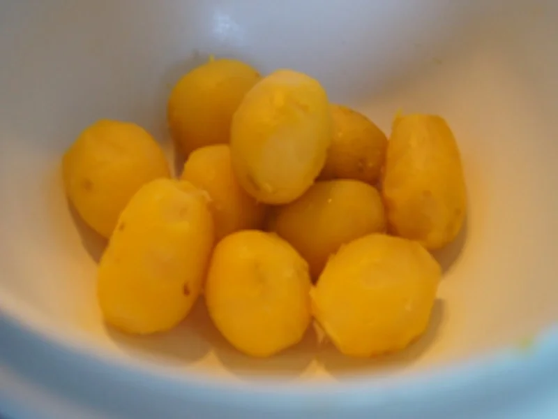 Alaska-Seelachsfilet mit Rahm-Kohlrabi und Pellkartoffel-Drillingen - Rezept - Bild Nr. 12