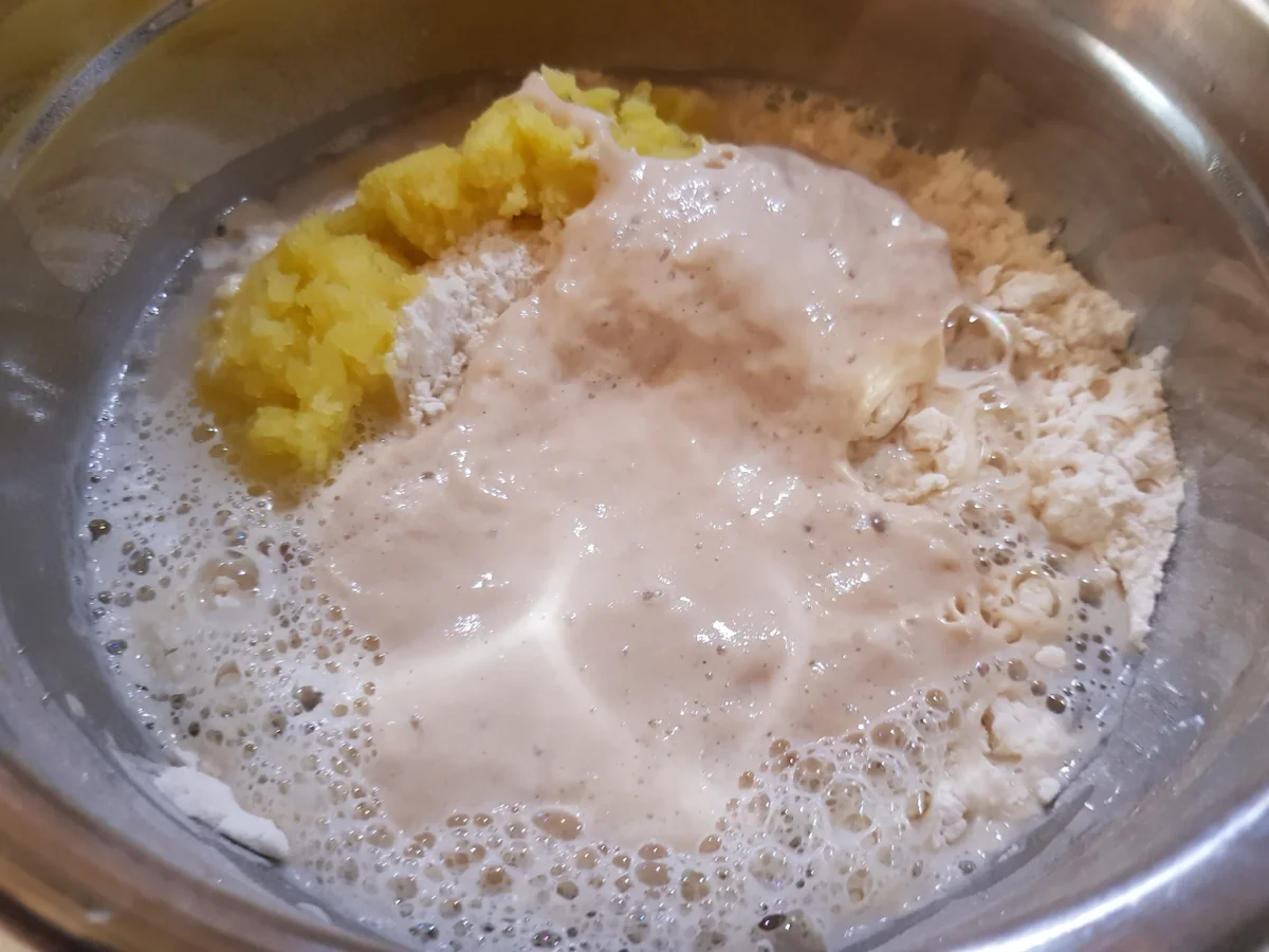 Rezept: Krumplis Kenyér Bild Nr. 9 Krumplis Kenyér - Rezept - Bild Nr. 9