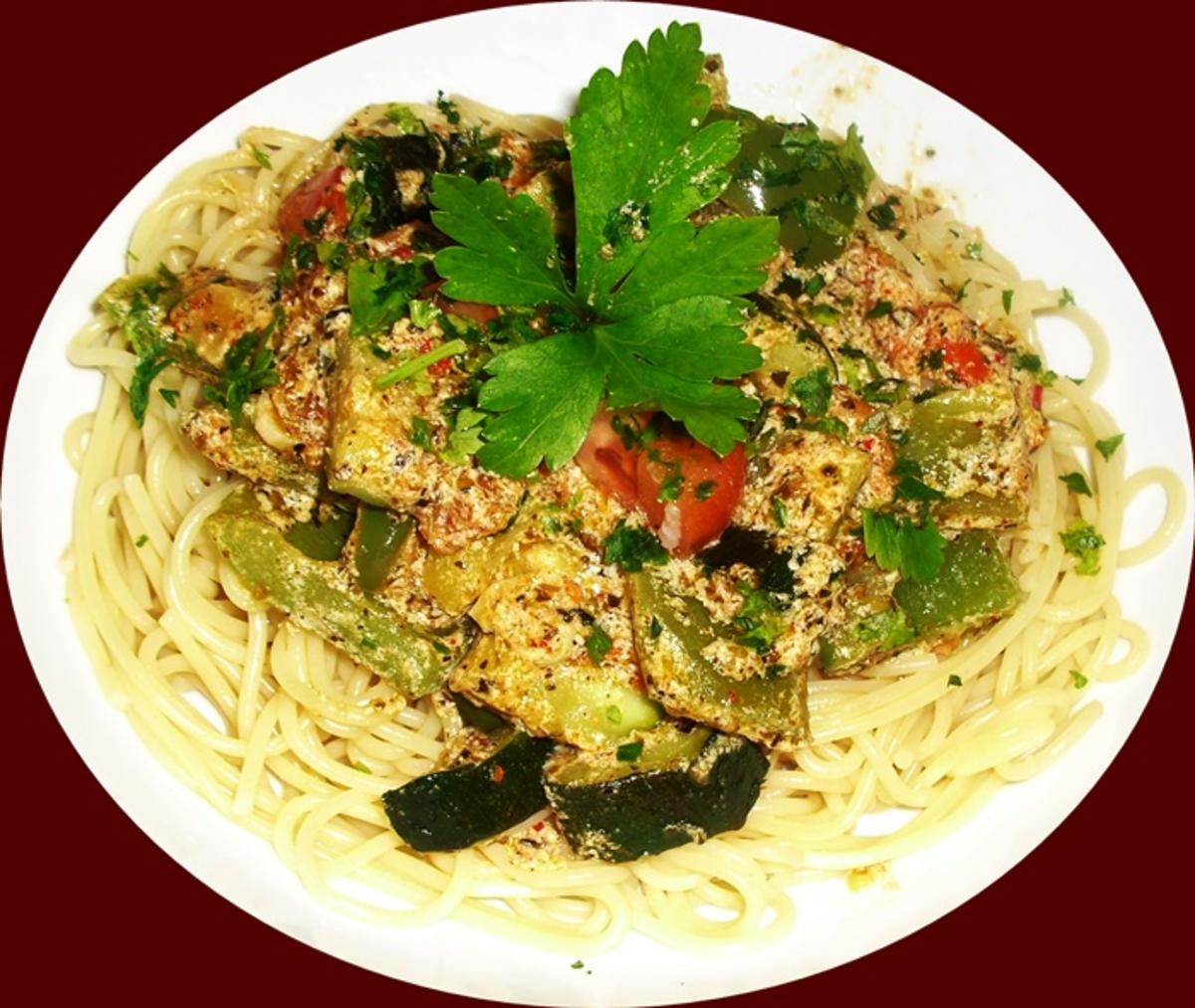 Gemüsepfanne mediterran auf Spaghetti - Rezept - Bild Nr. 2