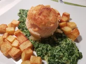 Lachsforellenfilet-Röllchen auf Rahmspinat mit Kartoffelwürfeln - Rezept - Bild Nr. 13070