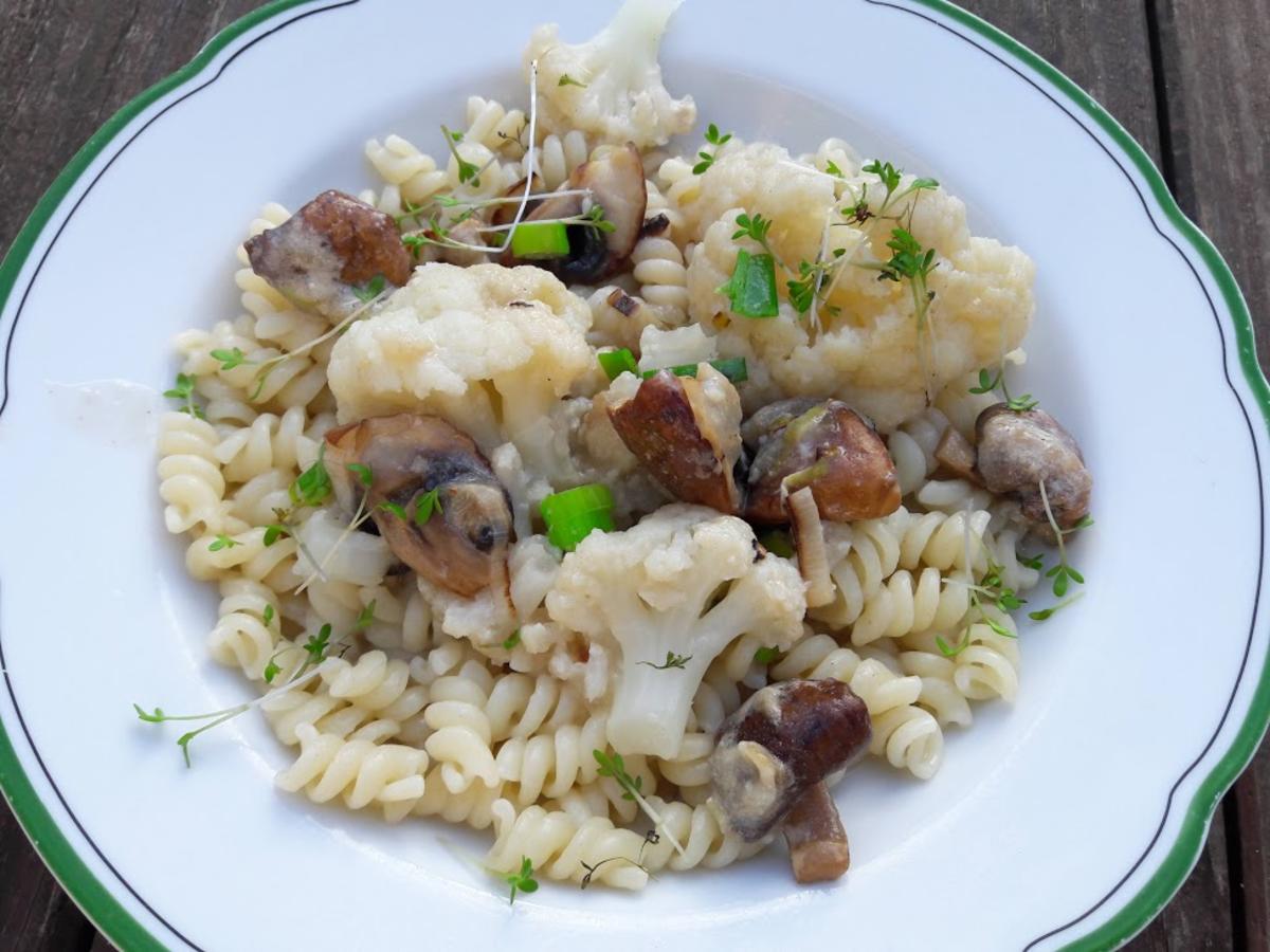 Nudeln mit Pilzrahmsoße - Rezept mit Bild - kochbar.de