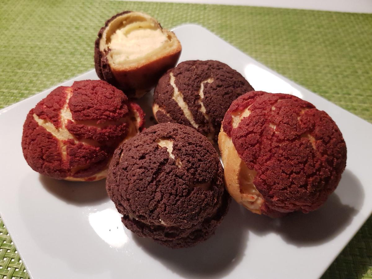 Kleine Windbeutel mit Craquelin Haube und Frischkäsefüllung - einfach ... Kleine Windbeutel mit Craquelin Haube und Frischkäsefüllung - einfach ...