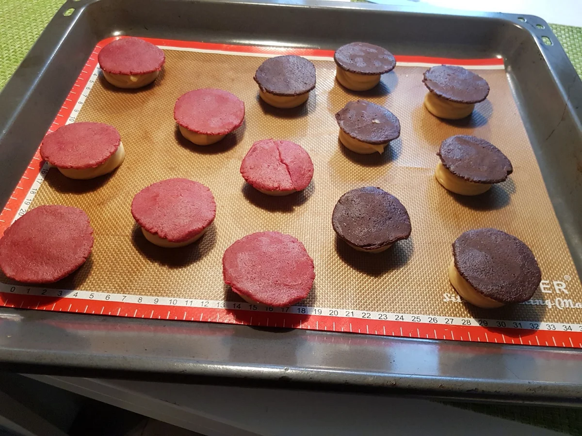 Rezept: Kleine Windbeutel mit Craquelin-Haube und Frischkäsefüllung Bild Nr. 13092 Kleine Windbeutel mit Craquelin-Haube und Frischkäsefüllung - Rezept - Bild Nr. 13092