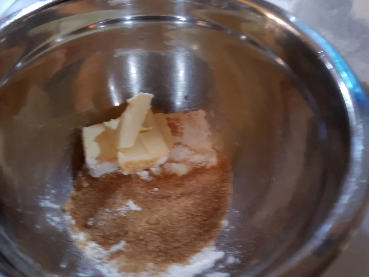 Rezept: Kleine Windbeutel mit Craquelin-Haube und Frischkäsefüllung Bild Nr. 13093 Kleine Windbeutel mit Craquelin-Haube und Frischkäsefüllung - Rezept - Bild Nr. 13093