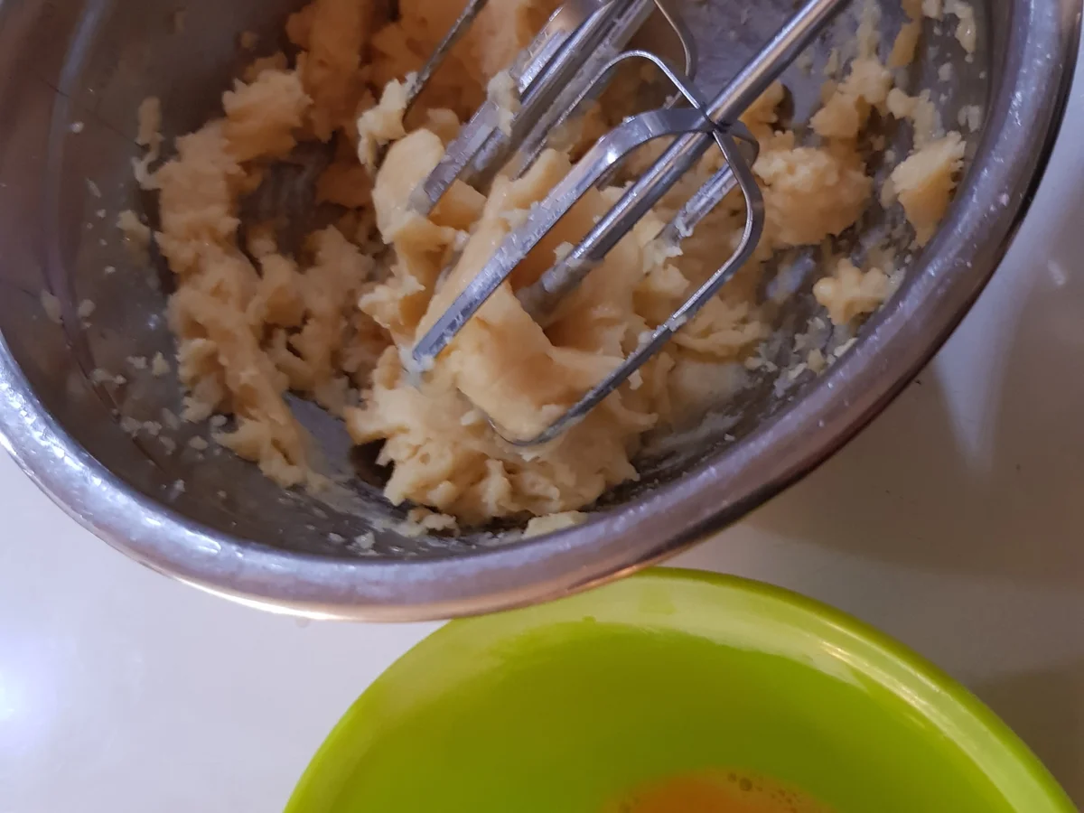 Rezept: Kleine Windbeutel mit Craquelin-Haube und Frischkäsefüllung Bild Nr. 13095 Kleine Windbeutel mit Craquelin-Haube und Frischkäsefüllung - Rezept - Bild Nr. 13095