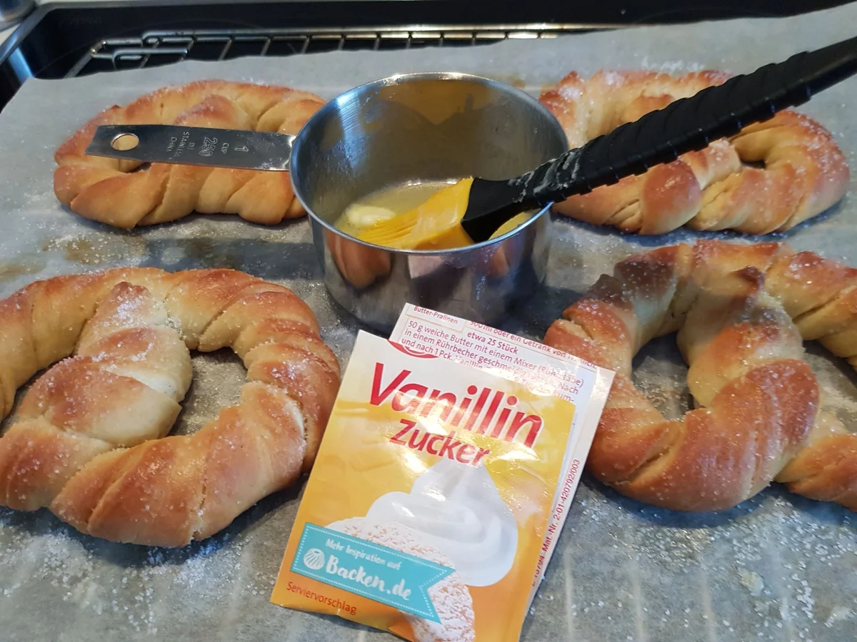 Süße Butter-Brezeln - Rezept - Bild Nr. 4