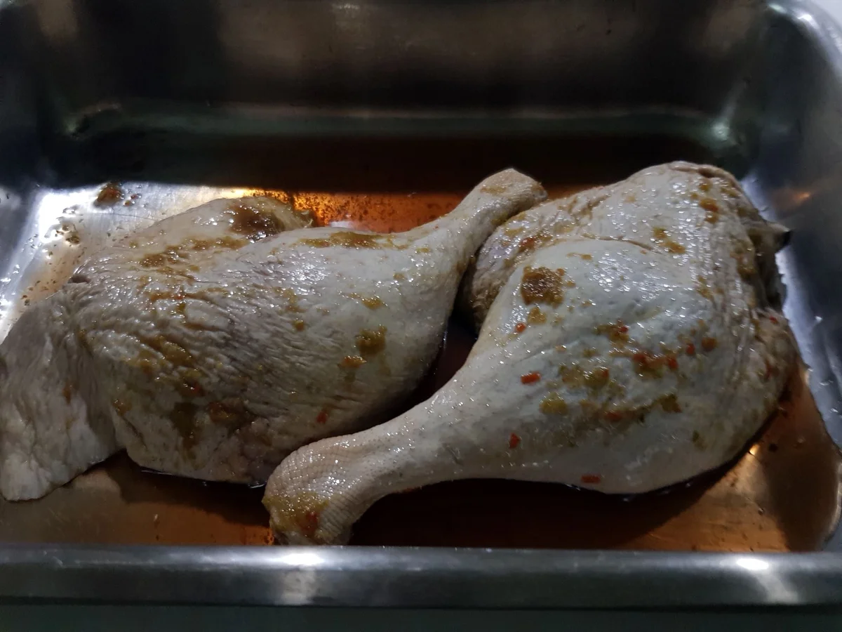 Gänsekeulen "Asia-Style" mit Pflaumensoße und fruchtigem Pak Choi-Salat - Rezept - Bild Nr. 13103