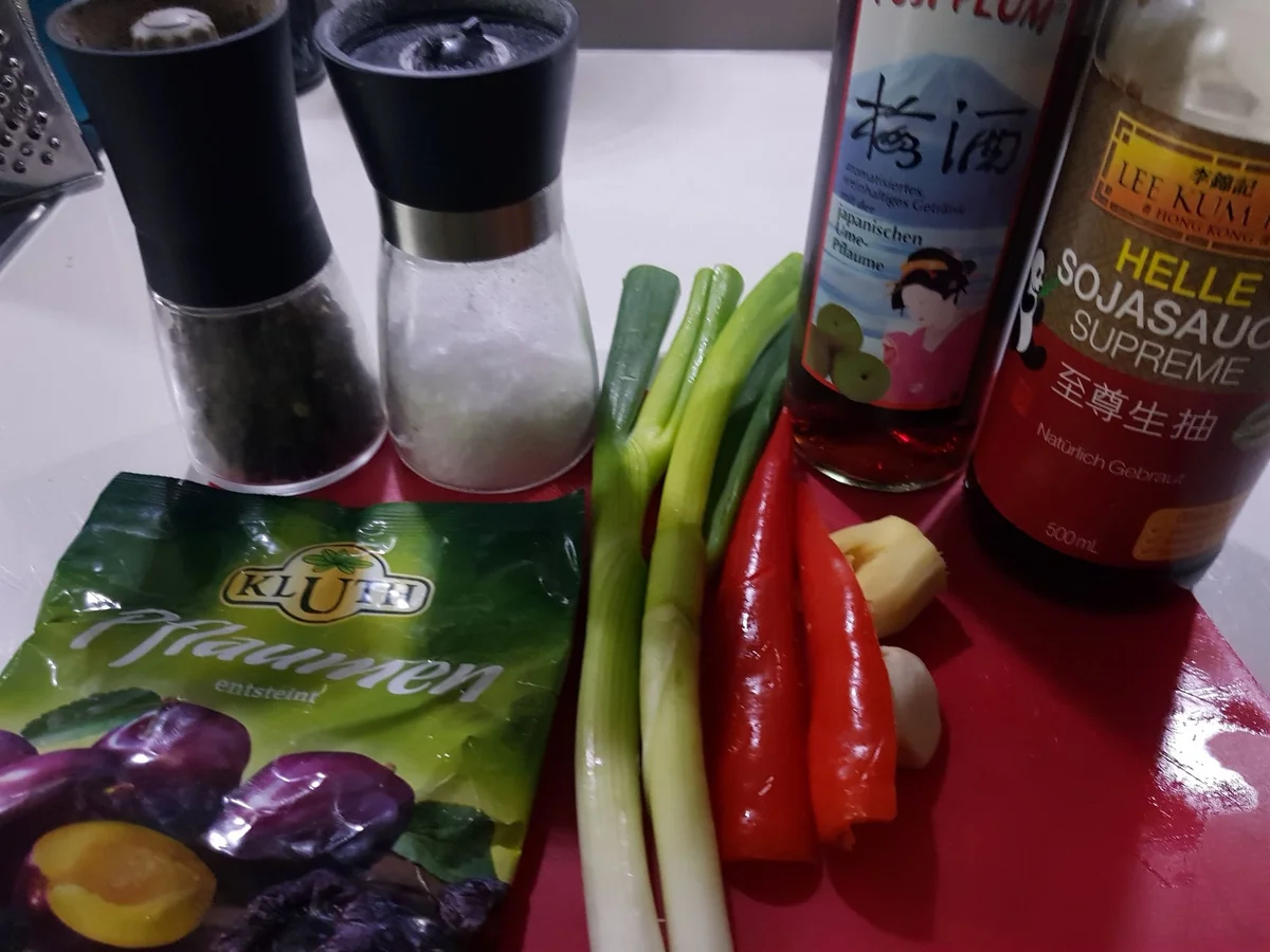 Gänsekeulen "Asia-Style" mit Pflaumensoße und fruchtigem Pak Choi-Salat - Rezept - Bild Nr. 13108