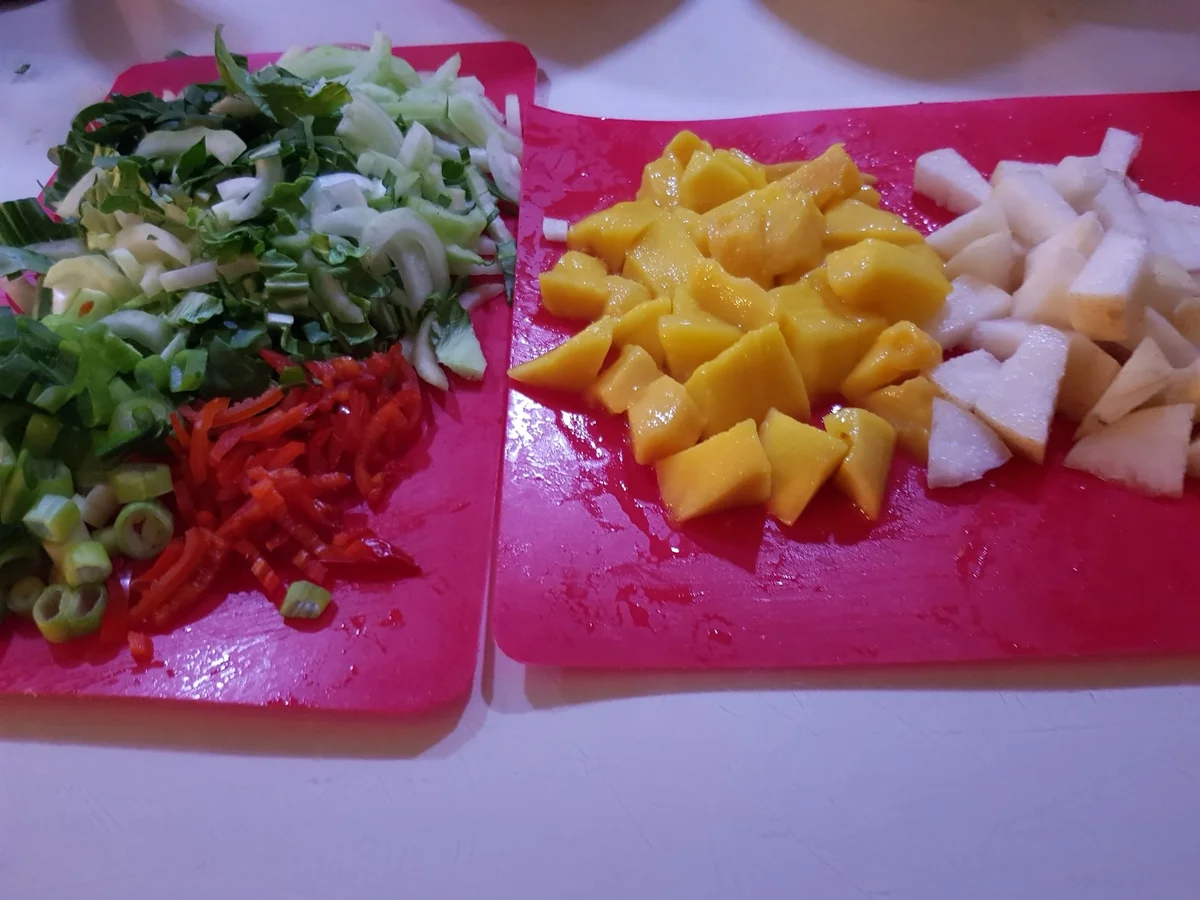 Gänsekeulen "Asia-Style" mit Pflaumensoße und fruchtigem Pak Choi-Salat - Rezept - Bild Nr. 13109