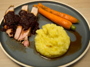 Frenched Racks vom Duroc Schwein, Kartoffelstampf mit Honigmöhren - Rezept - Bild Nr. 2
