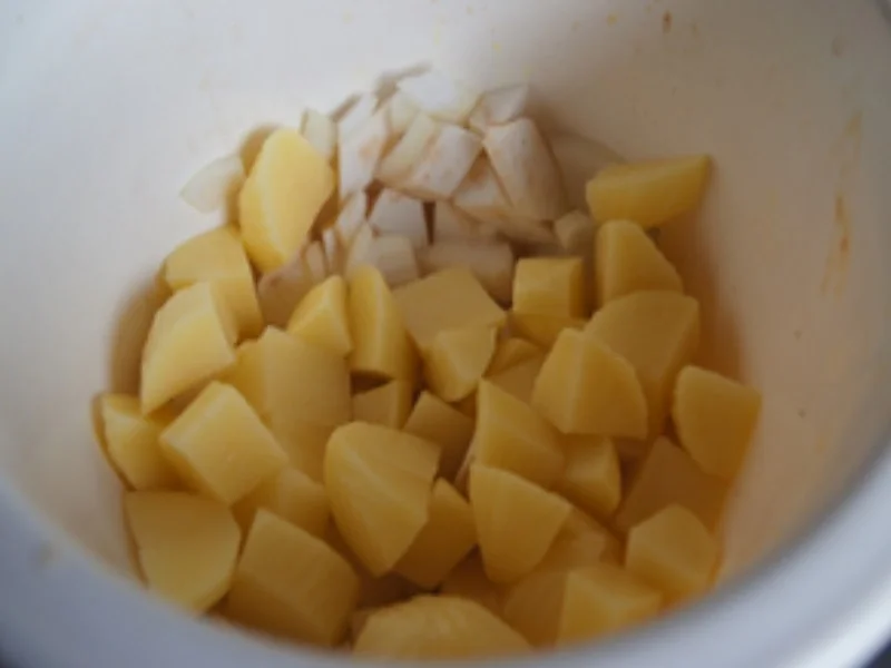 Rindfleisch Burgunder Art mit Sauce, Kartoffel-Sellerie-Stampf und Eisberg-Paprika-Salat - Rezept - Bild Nr. 14