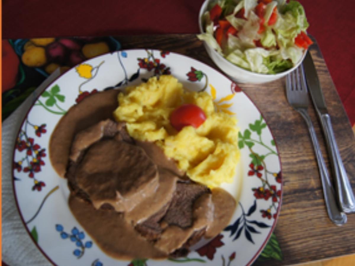 Rindfleisch Burgunder Art mit Sauce, Kartoffel-Sellerie-Stampf und Eisberg-Paprika-Salat - Rezept - Bild Nr. 17