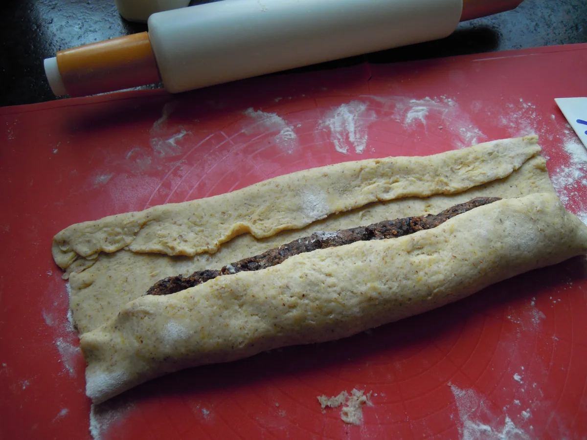 Topfen/Quark Stollen mit Dörrpflaumen Füllung - Rezept - Bild Nr. 9