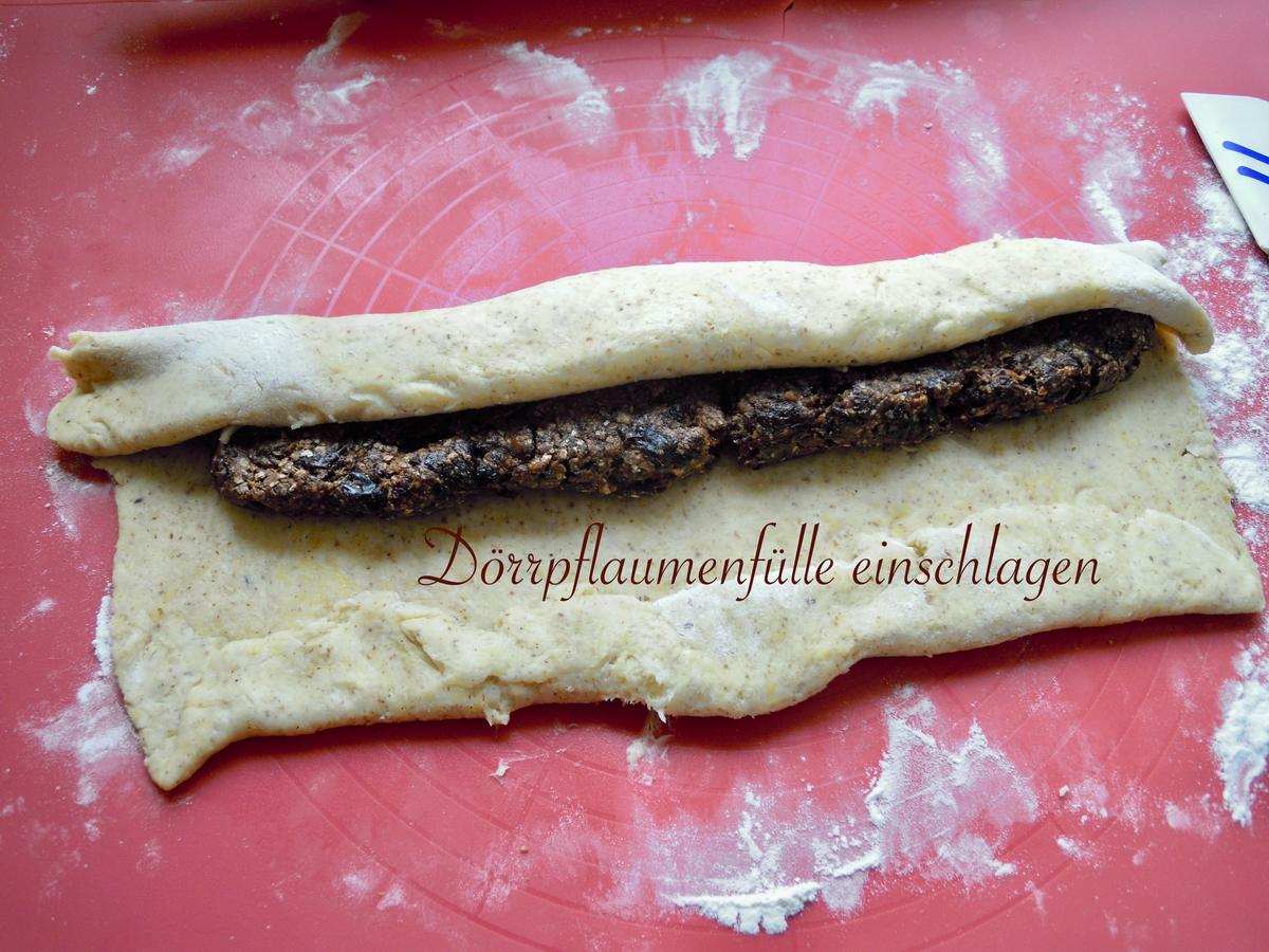 Topfen/Quark Stollen mit Dörrpflaumen Füllung - Rezept - kochbar.de