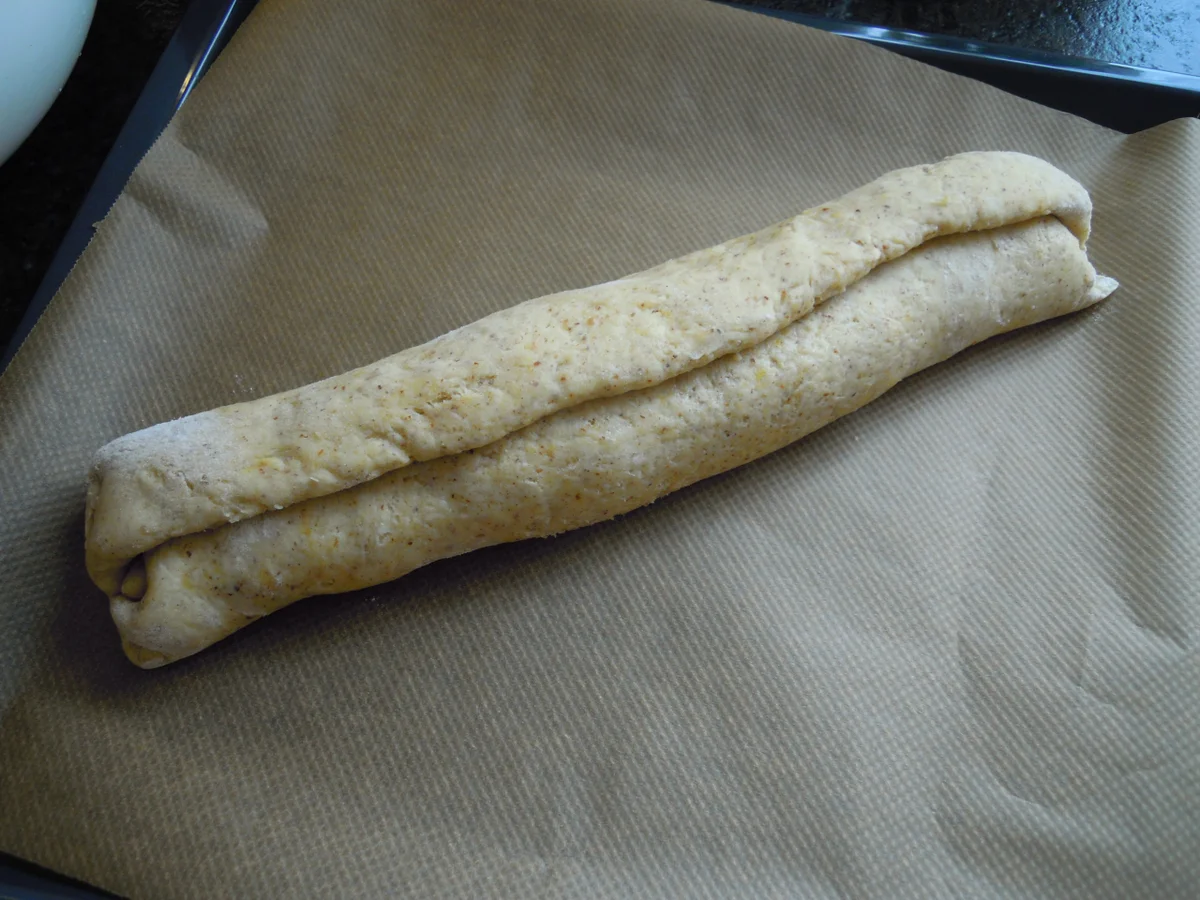 Topfen/Quark Stollen mit Dörrpflaumen Füllung - Rezept - Bild Nr. 15