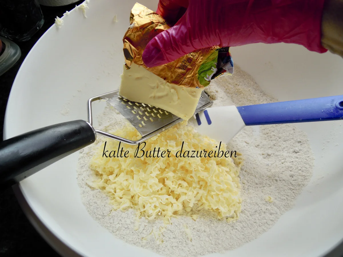 Topfen/Quark Stollen mit Dörrpflaumen Füllung - Rezept - Bild Nr. 22