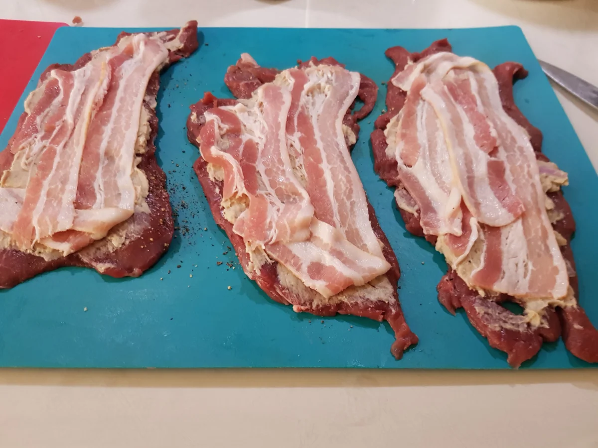 Rezept: Reh-Rouladen mit Maronen-Kartoffelstampf Bild Nr. 13111 Reh-Rouladen mit Maronen-Kartoffelstampf - Rezept - Bild Nr. 13111