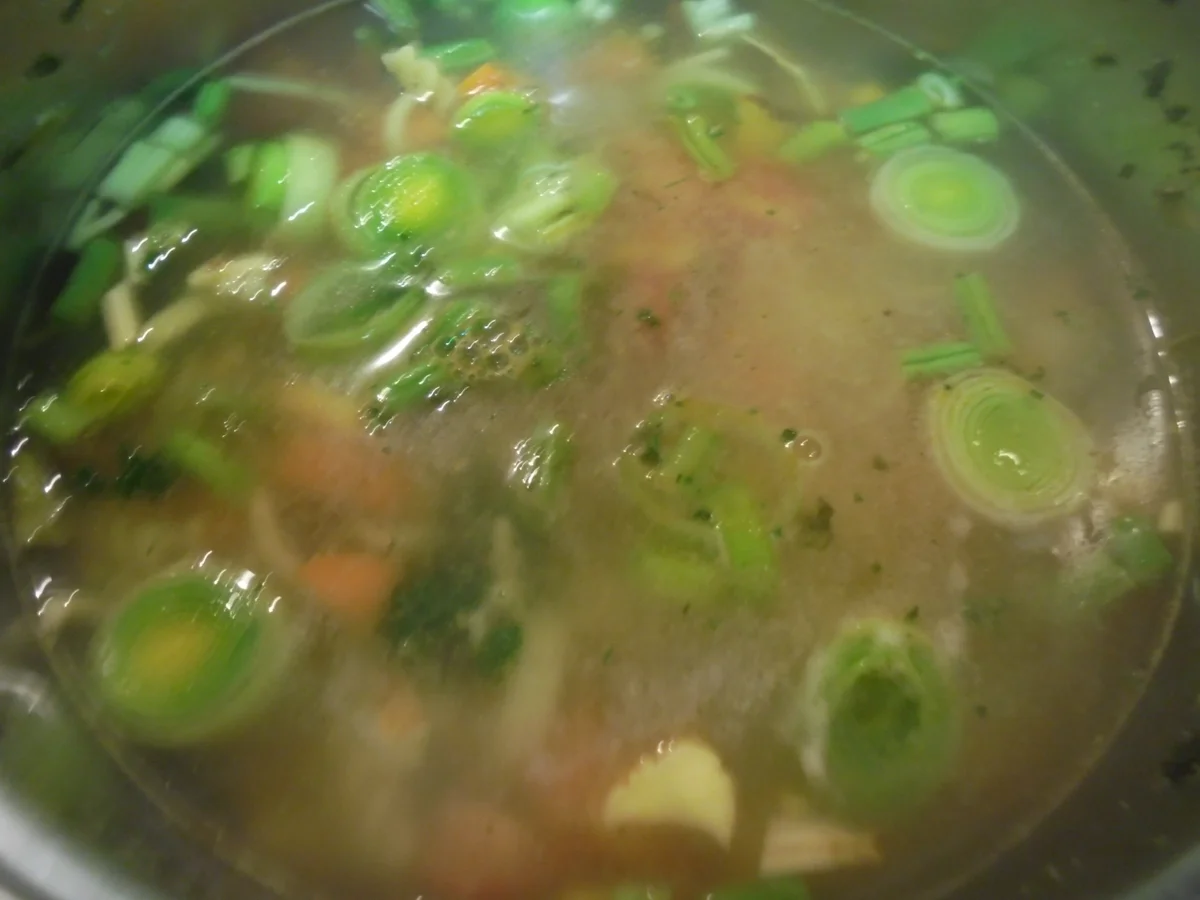 Rezept: Nudeleintopf mit feinen grünen Bohnen Bild Nr. 3 Nudeleintopf mit feinen grünen Bohnen - Rezept - Bild Nr. 3