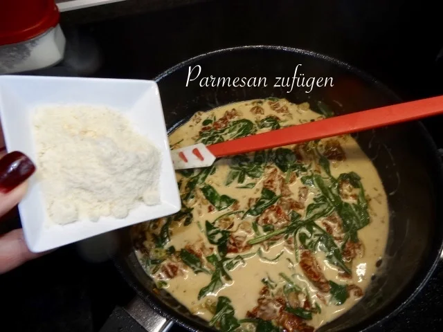 Rezept: Welsfilet in cremiger Sahne Spinat Tomaten Sauce mit Risoni Bild Nr. 13 Welsfilet in cremiger Sahne Spinat Tomaten Sauce mit Risoni - Rezept - Bild Nr. 13