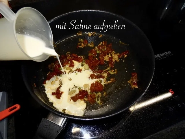 Rezept: Welsfilet in cremiger Sahne Spinat Tomaten Sauce mit Risoni Bild Nr. 11 Welsfilet in cremiger Sahne Spinat Tomaten Sauce mit Risoni - Rezept - Bild Nr. 11