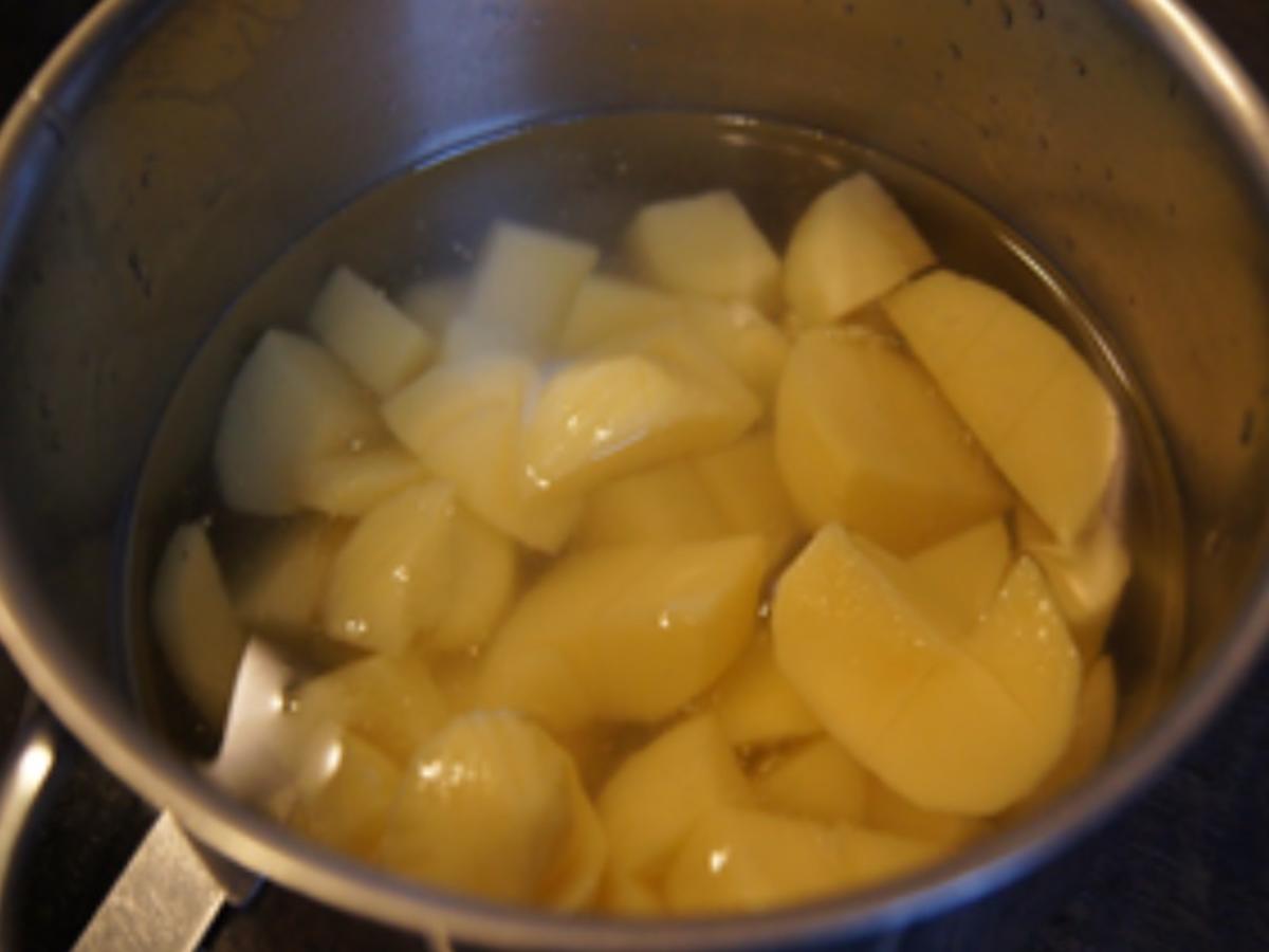Kassler Lachs auf Sauerkraut mit Zwiebel-Kartoffelstampf und Meerrettichcreme - Rezept - Bild Nr. 9