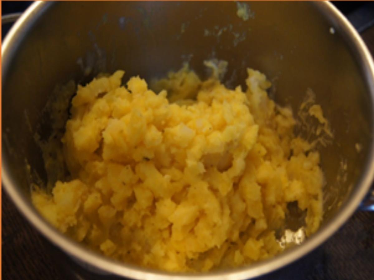 Kassler Lachs auf Sauerkraut mit Zwiebel-Kartoffelstampf und Meerrettichcreme - Rezept - Bild Nr. 13
