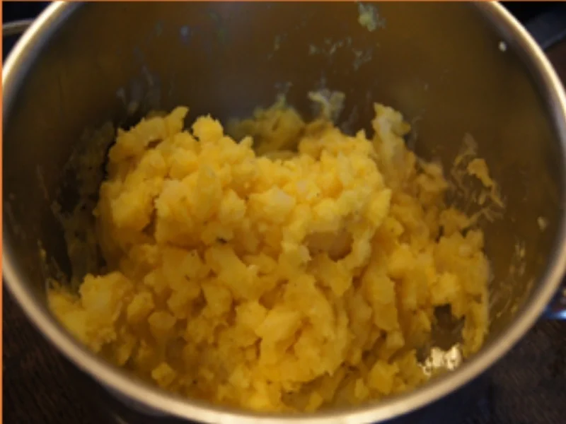 Kassler Lachs auf Sauerkraut mit Zwiebel-Kartoffelstampf und Meerrettichcreme - Rezept - Bild Nr. 13