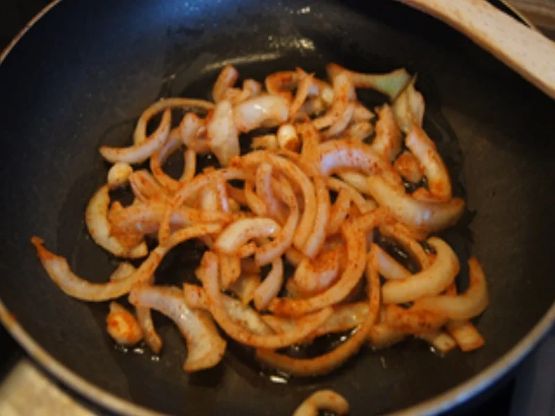 Kassler Lachs auf Sauerkraut mit Zwiebel-Kartoffelstampf und Meerrettichcreme - Rezept - Bild Nr. 15
