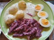 Bechamel-Drillinge mit gekochten Eiern und Rote-Bete-Salat - Rezept - Bild Nr. 2