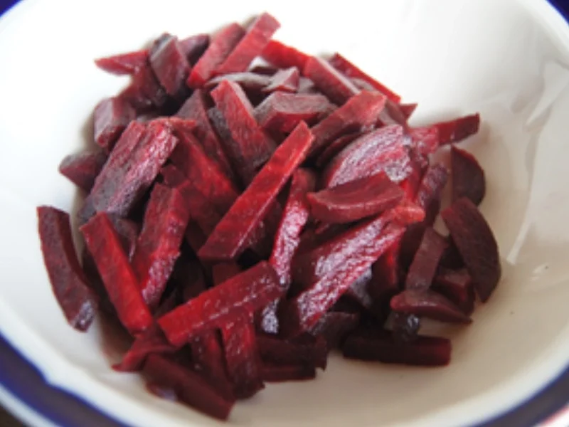 Rezept: Bechamel-Drillinge mit gekochten Eiern und Rote-Bete-Salat Bild Nr. 8 Bechamel-Drillinge mit gekochten Eiern und Rote-Bete-Salat - Rezept - Bild Nr. 8