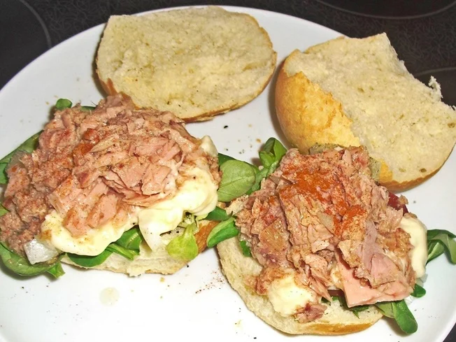 Rezept: Thunfisch-Brötchen Bild Nr. 3 Thunfisch-Brötchen - Rezept - Bild Nr. 3