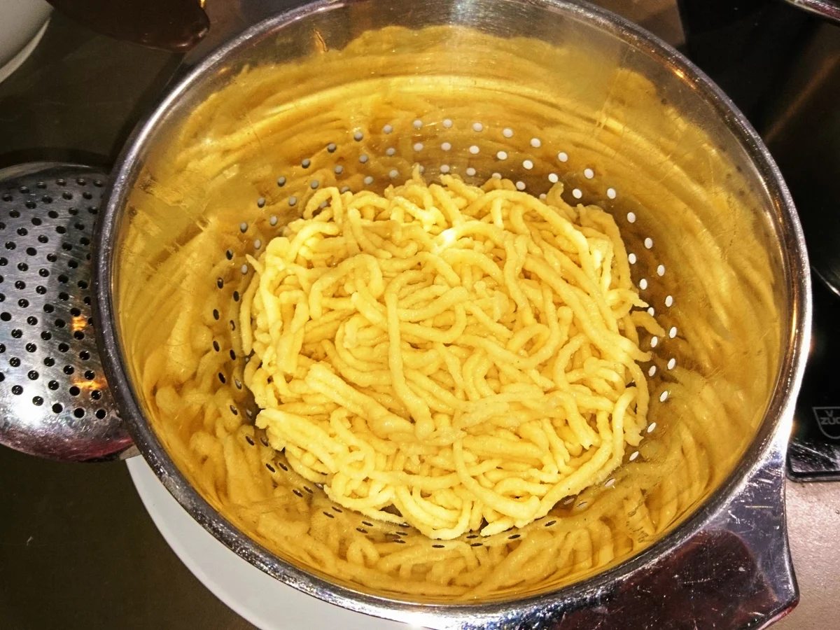 Rezept: Kässpätzle Bild Nr. 3 Kässpätzle - Rezept - Bild Nr. 3