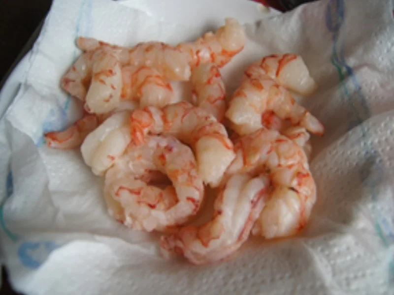 Garnelen mit Champignons in roter Curry-Kokosmilch im Wok und gelber Basmatireis - Rezept - Bild Nr. 5