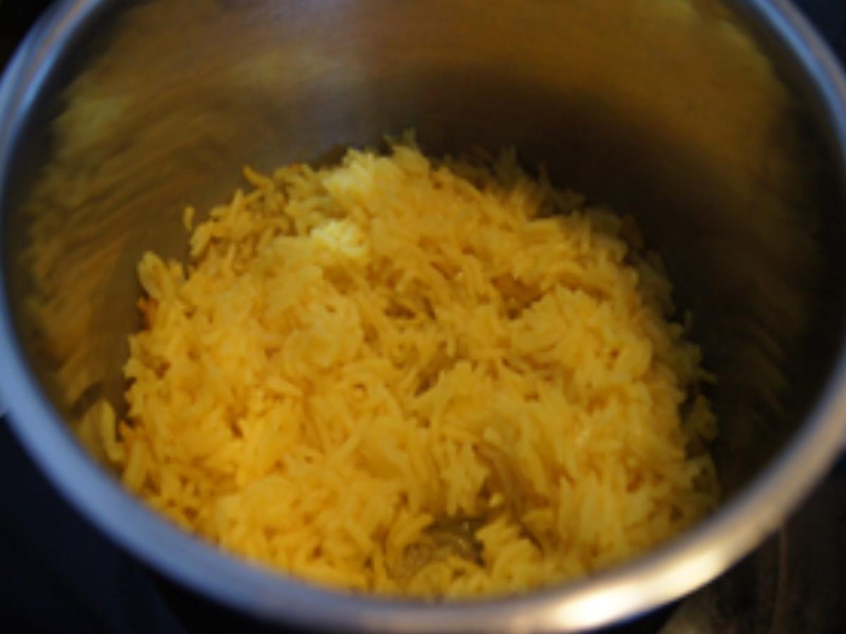 Garnelen mit Champignons in roter Curry-Kokosmilch im Wok und gelber Basmatireis - Rezept - Bild Nr. 13