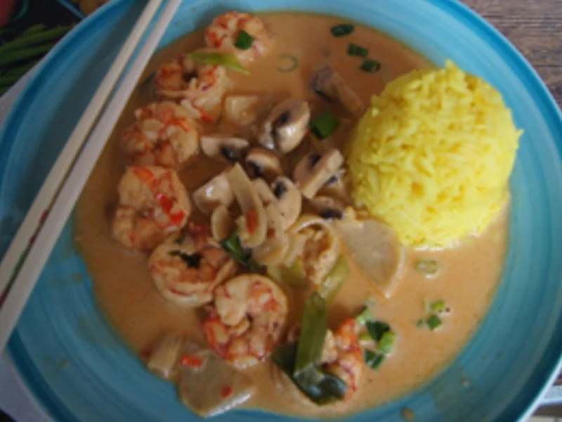 Garnelen mit Champignons in roter Curry-Kokosmilch im Wok und gelber Basmatireis - Rezept - Bild Nr. 14